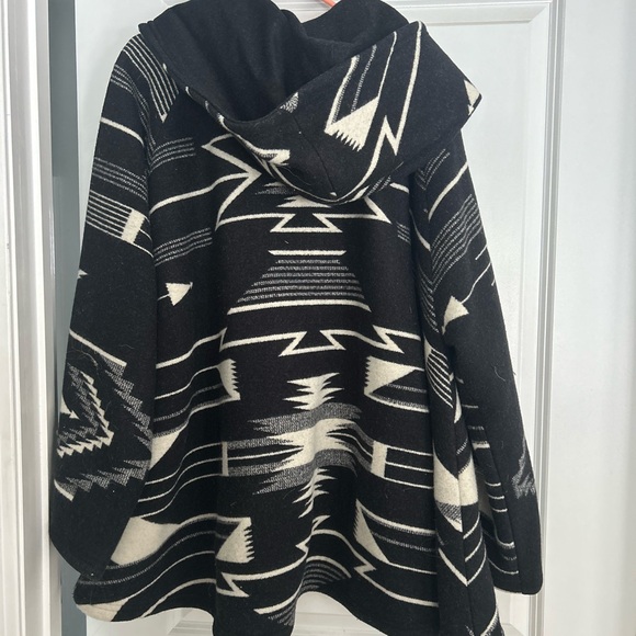 Lindsey Thornburg Heritage Cloak - Picture 8 of 11